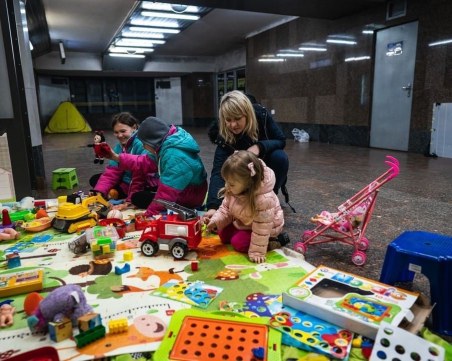 Само за седмица: Още 20 000 украинци са получили статут у нас