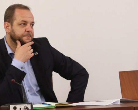 Сандов прогнозира оттегляне на кандидатите за шеф на БНБ