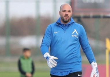 Вратарят на Левски Николай Михайлов няма счупвания в областта на