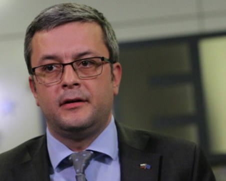 Биков: Управляващите мислят само как да наместят свои хора на всички възможни позиции в държавата