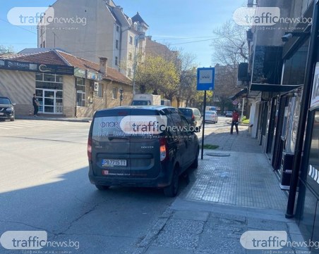 Наглец се намърда на спирка в Кючука