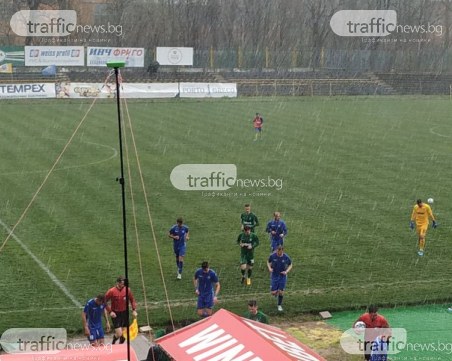 Силна градушка удари Кършияка, спряха мача на Марица