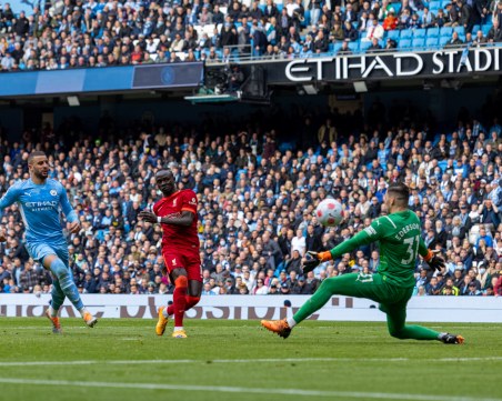 Зрелищно 2:2 в битката за титлата в Англия между Сити и Ливърпул