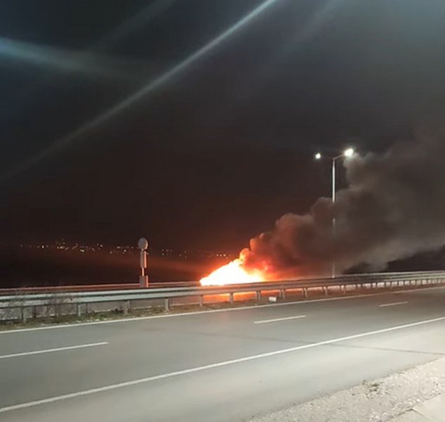 Кола пламна на Асеновградско шосе