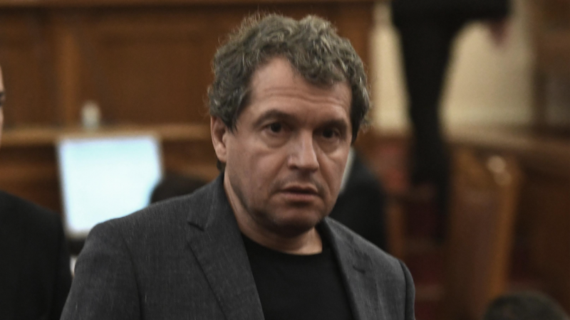 Тошко Йорданов: Кирил Петков и Асен Василев извършват политически рекет