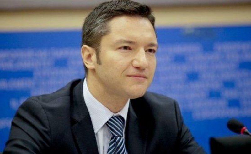 Заместник-председателят на БСП Кристиан Вигенин призова и Любомир Каримански да