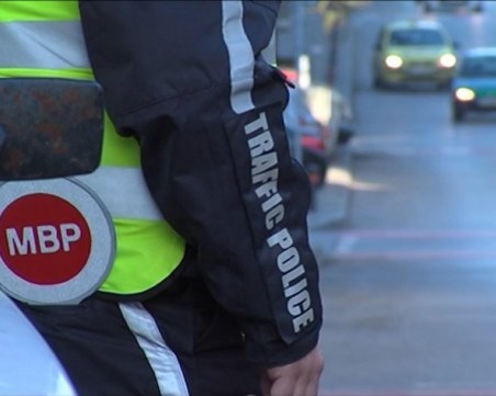 16-годишен подхвърли пари на полицаи в Пещера