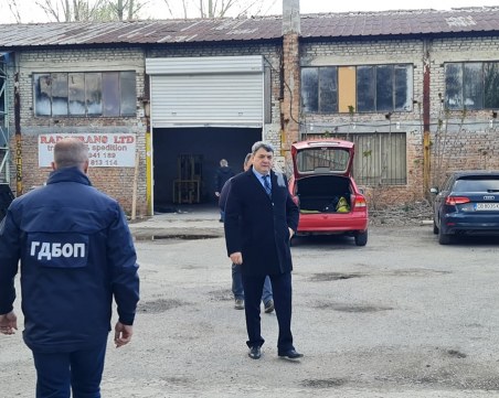 БОП разби контрабанден канал, 1500 мастербокса с цигари открити в склад в Пловдив