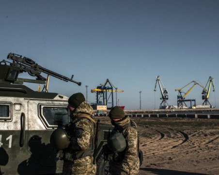 ДНР пое контрола над пристанището в Мариупол