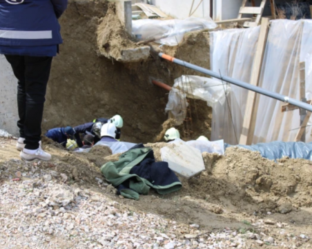 Мъж загина, затрупан в изкоп в Благоевград