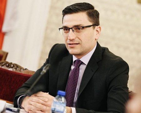 Сабутев: Коментирах пост в чужбина с Каримански