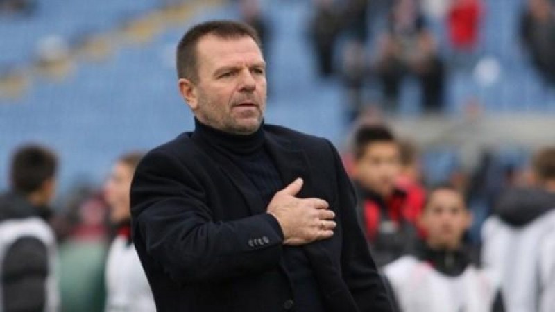 Треньорът на ЦСКА Стойчо Младенов наруши мълчанието си и говори