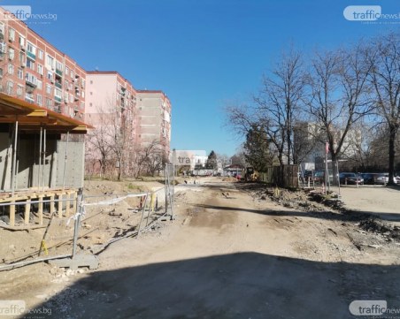 Поетапно спират движението по още една улица в 