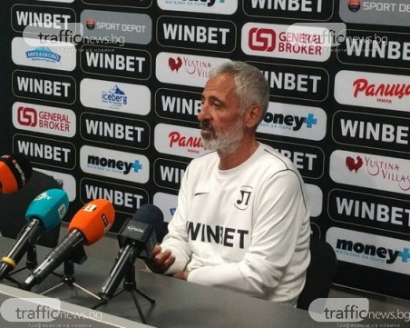 Пращат Бащата в Португалия за селекцията на Локомотив