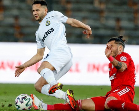 ЦСКА с единия крак на финала след победа над Славия за Купата на България