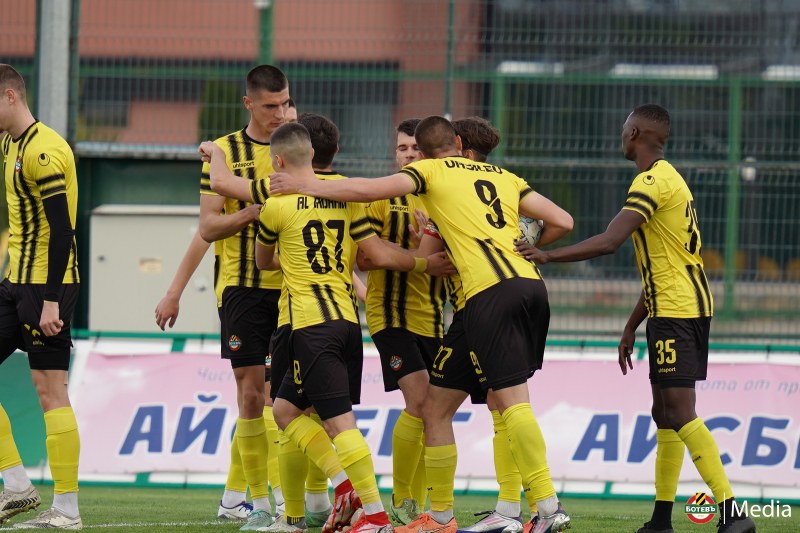 Дублиращият отбор на Ботев (Пловдив) завърши наравно 0:0 при визитата