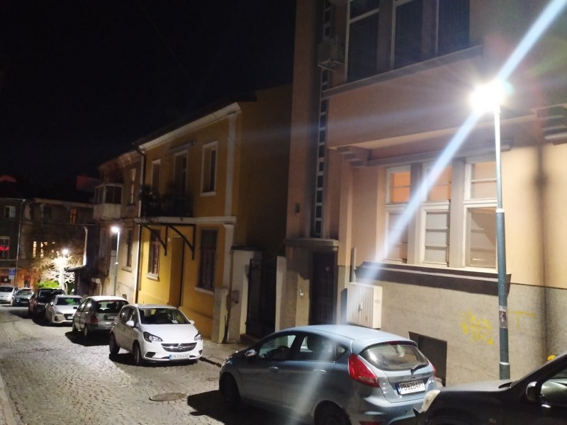 Сахат тепе като Монмартър! Ново елегантно осветление на една от най- красивите пловдивски улици