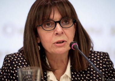 Президентът на Гърция Катерина Сакеларопулу е дала положителен резултат при