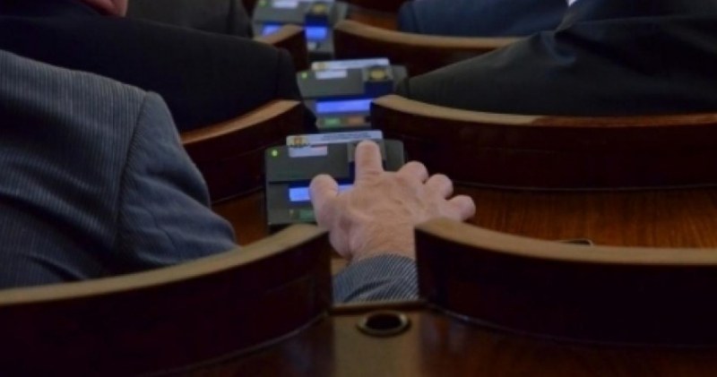Депутатите приеха новите правила за въвеждане на епидемични мерки