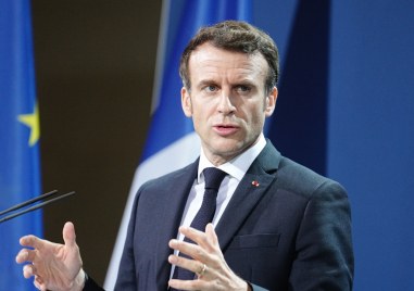 Френският президент Еманюел Макрон защити решението си да не използва думата геноцид по