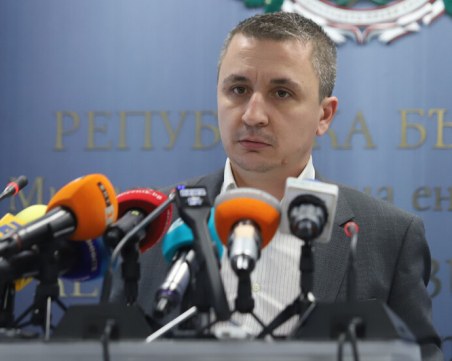 Александър Николов: Няма идея за държавна компания за батерии