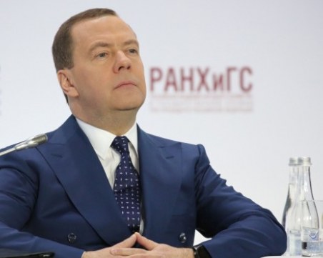 Медведев заплаши с ядрено оръжие, ако Швеция и Финландия влязат в НАТО