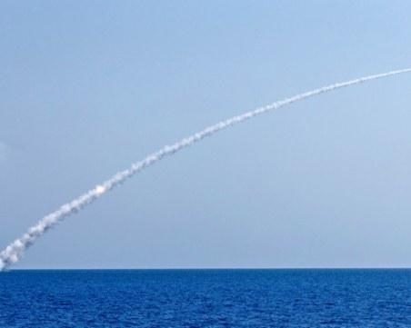 Русия изстрелва ракети от подводница в Японско море