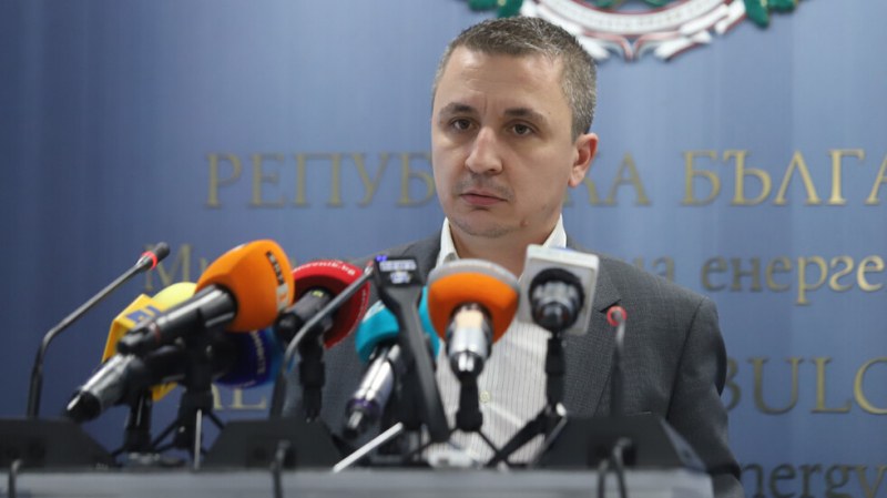 Александър Николов: Няма идея за държавна компания за батерии