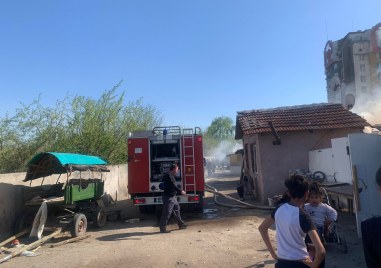 Пожар избухна в пловдивската ромска махала Аджисана По първоначална информация