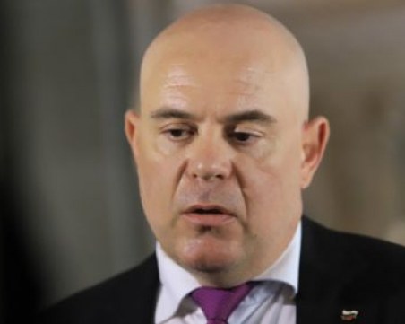 Гешев праща закриването на спецправосъдието на Конституционния съд