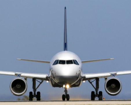 Сигнал за бомба на борда на самолет на летище София