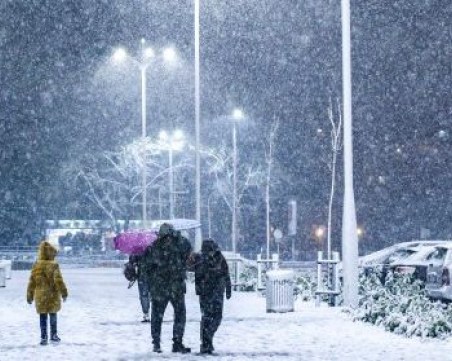 Сняг ще вали над България! Градусите падат драстично в края на седмицата