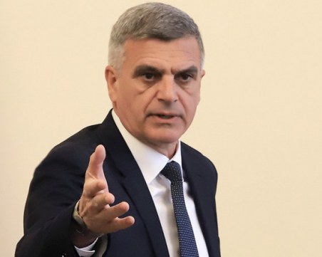 Стефан Янев обявява партията си до началото на май