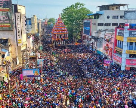 Загинали и ранени при навалица на религиозен празник в Индия
