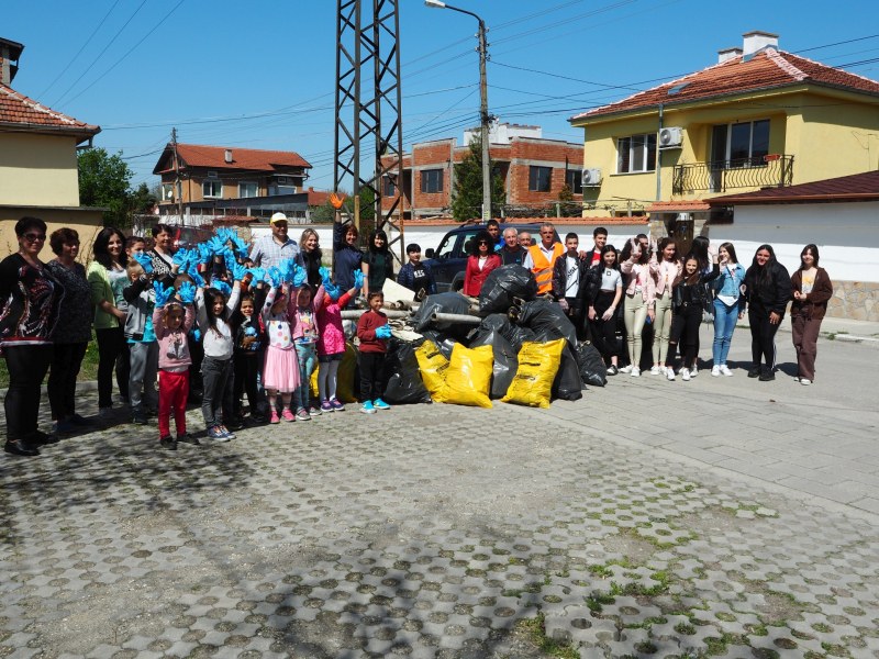 Над 1000 доброволци се включиха в акцията по почистване на община 