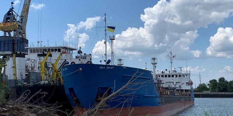 Танкер със 750 тона дизелово гориво потъна край Тунис