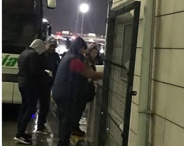 100 автобуса с българи чакат с часове на турската граница