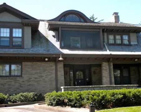 Продават къщата на Уорън Бъфет, в която той е основал първата си компанията