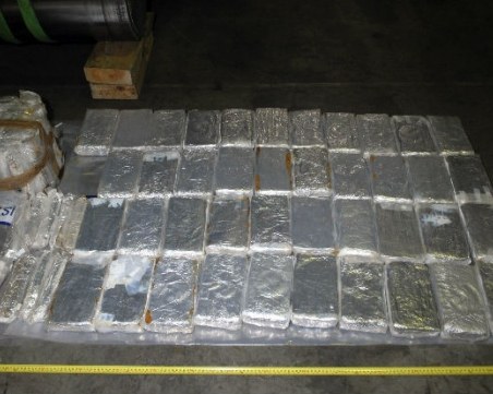 Заловиха близо 3 тона кокаин в рибарско корабче до Канарските острови