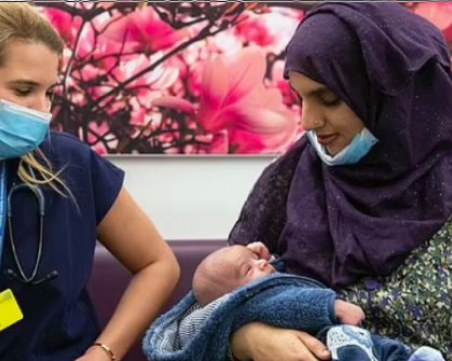 Жена роди в болнична тоалетна в Лондон, не знаела, че е бременна