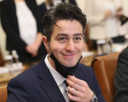 Министърът на културата: Аз поисках оставката на Бойко Кадинов