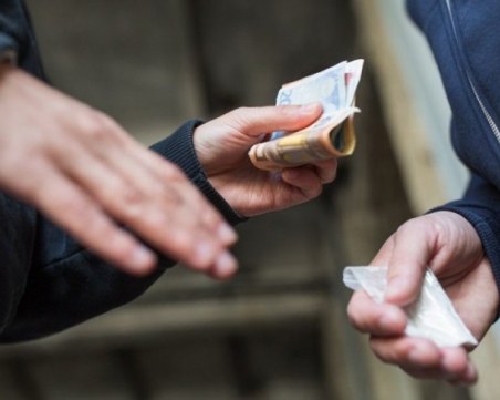 Петима в ареста след спецакция за наркотици в Пловдив