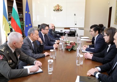 Кирил Петков проведе среща с министъра на външните работи на