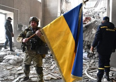 Москва предаде 60 войници и 16 цивилни на Украйна в