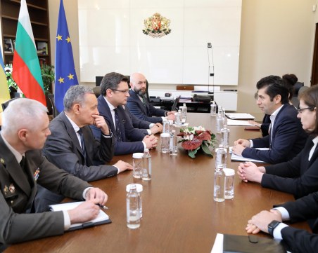 Кулеба благодари на Кирил Петков за подкрепата към Украйна