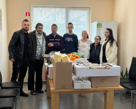 Локомотив с благотворителна акция преди Великден