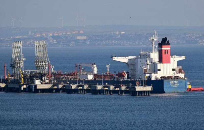 Гръцките власти задържаха руски танкер, пълен с петрол