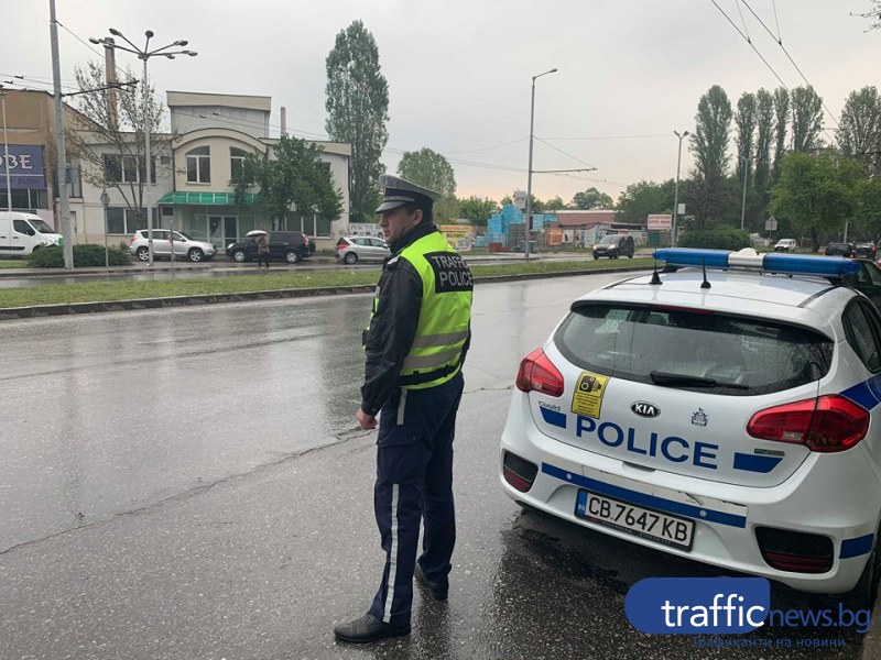 Полицаи задържаха шофьор в Пловдив, опитал се да ги подкупи.