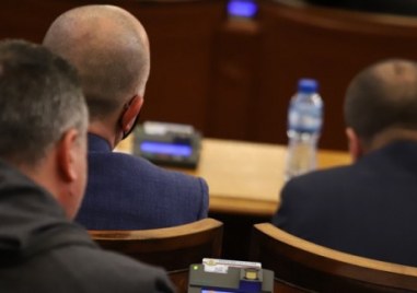 Депутатите отхвърлиха предложението на ГЕРБ СДС да съкратят великденската си ваканция По