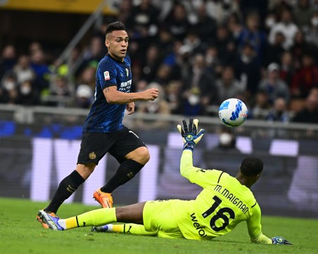 Интер съсипа Милан и е на финал за Купата